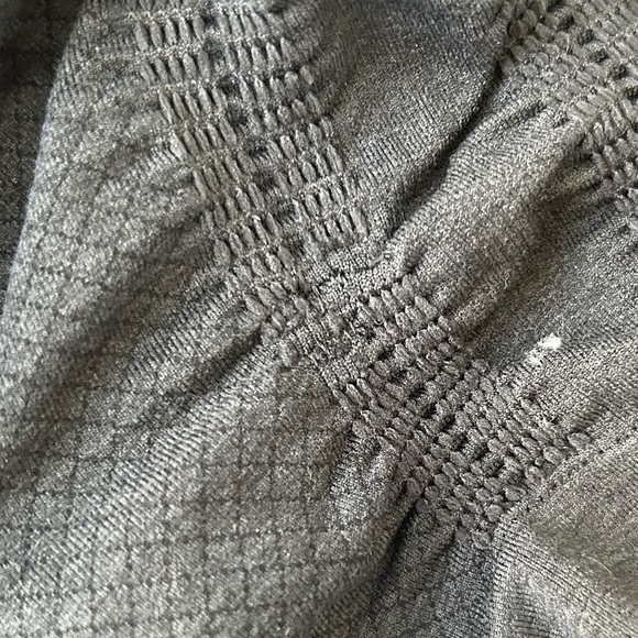 LULULEMONN Black WOMEN Leggings SIZE 6 has a slight detail - Picture 4 of 6